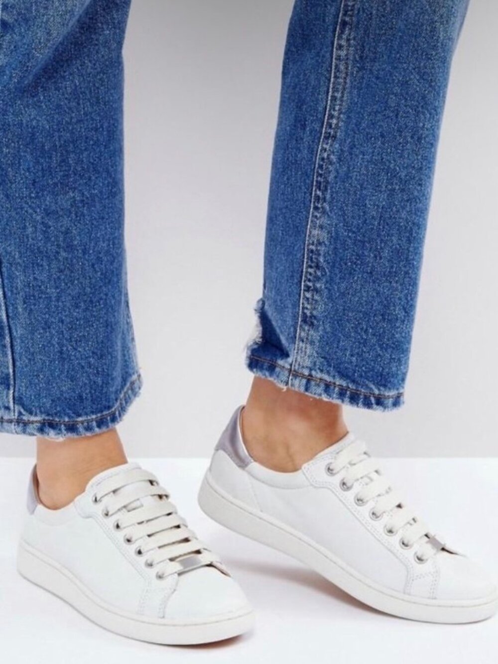 Ugg Milo Women’s Size 7 White Leather Low Top Lace Up Fashion Sneakers